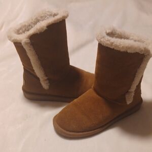 Minnetonka Brown Ankle Boots with Cream Lining